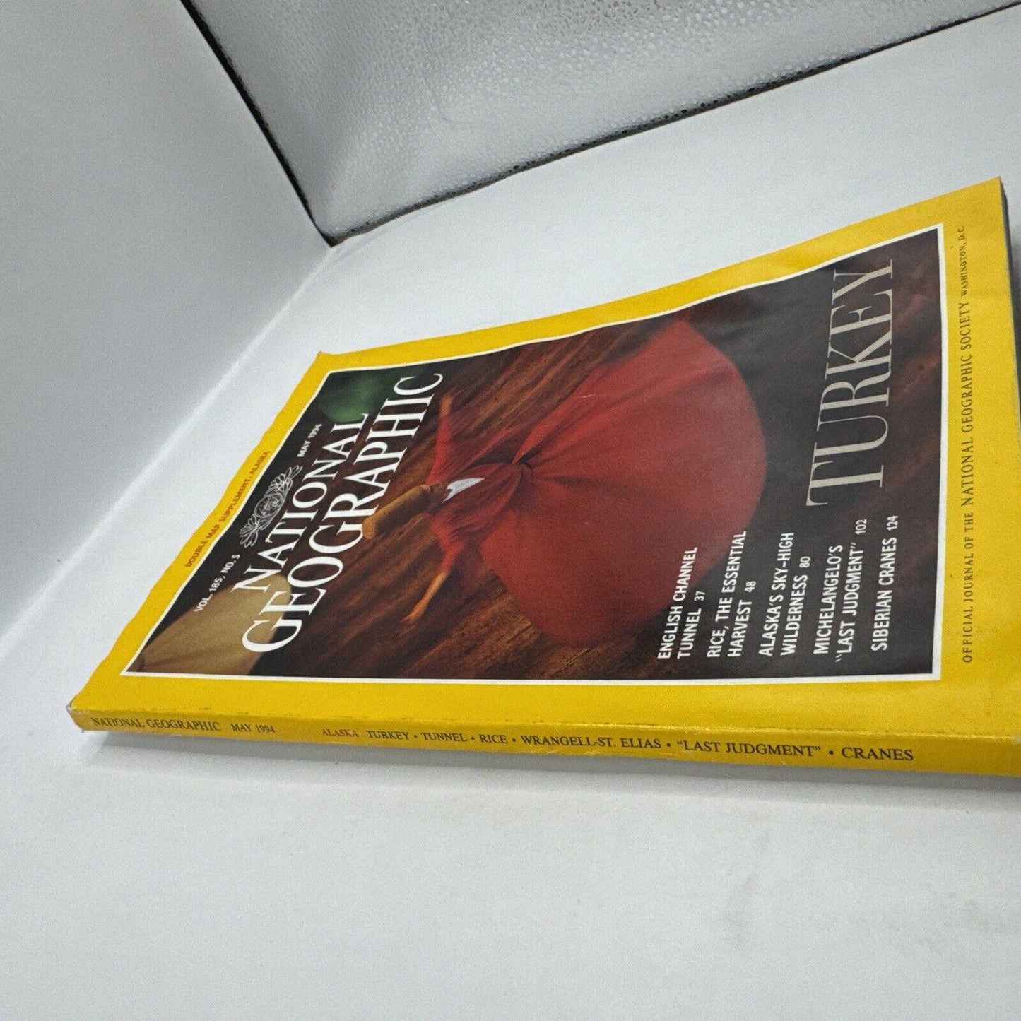 National Geographic Magazine / May 1994 / Vol. 185, No. 5 ** Moisture Damage